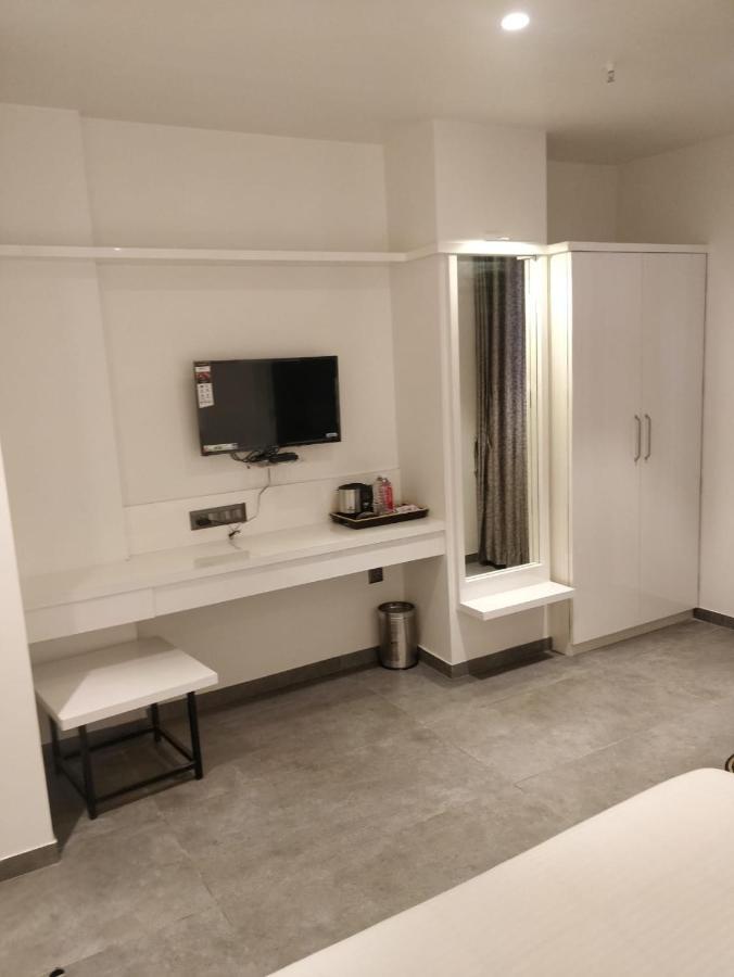 Hotel My Home Residency Nashik Buitenkant foto